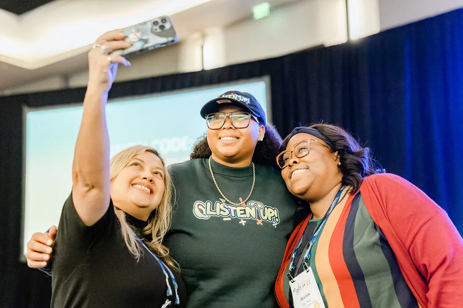Dajae taking a selfie with two educators after her keynote